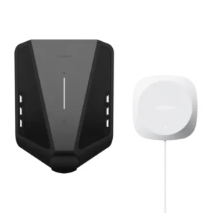 Easee Charge Max laddbox i svart med ljusremsa tillsammans med Equalizer lastbalansering
